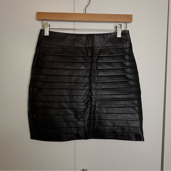 Majorelle - Chloe Black Faux Leather pleated Mini Skirt - XS - Picture 2 of 10